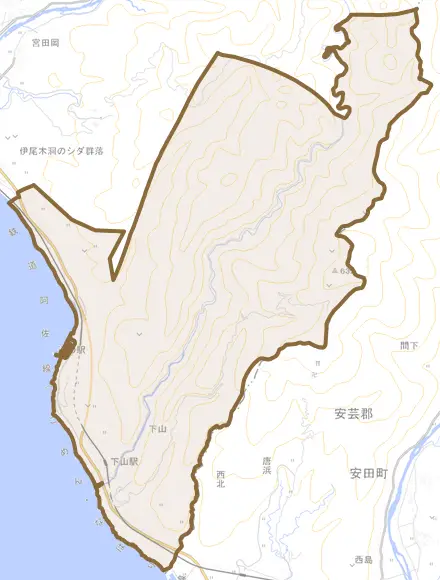 下山とその周辺の地図。町の範囲を重ねている