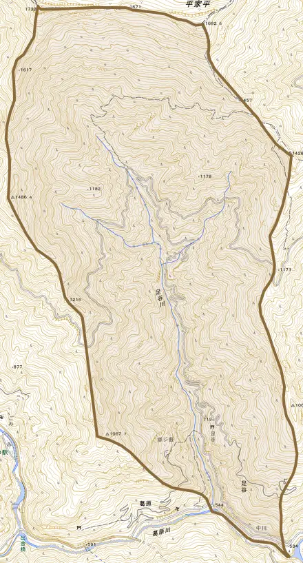 足谷とその周辺の地図。町の範囲を重ねている