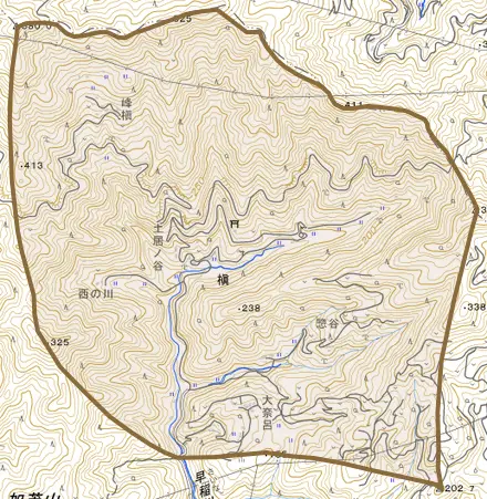 槇とその周辺の地図。町の範囲を重ねている