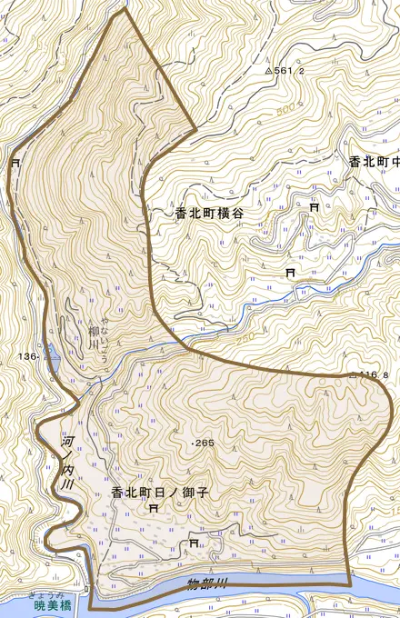 香北町日ノ御子とその周辺の地図。町の範囲を重ねている