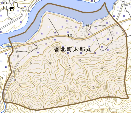 香北町太郎丸とその周辺の地図。町の範囲を重ねている