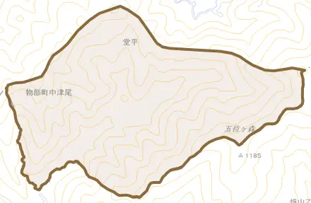 物部町中津尾とその周辺の地図。町の範囲を重ねている