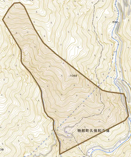 物部町久保和久保とその周辺の地図。町の範囲を重ねている
