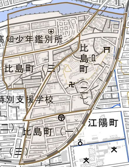 比島町とその周辺の地図。町の範囲を重ねている