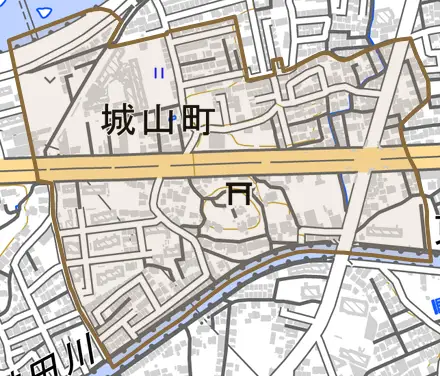 城山町とその周辺の地図。町の範囲を重ねている