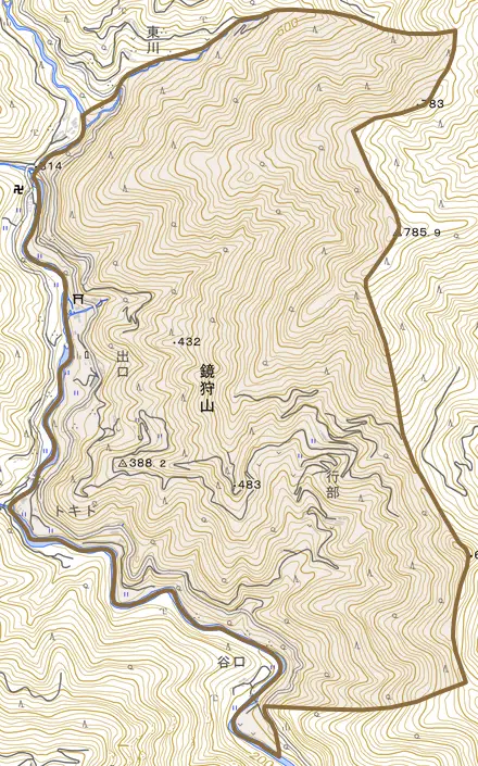 鏡狩山とその周辺の地図。町の範囲を重ねている