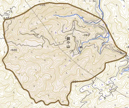 鏡小山とその周辺の地図。町の範囲を重ねている