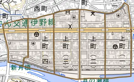 上町とその周辺の地図。町の範囲を重ねている