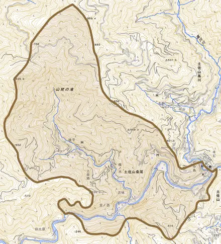 土佐山桑尾とその周辺の地図。町の範囲を重ねている