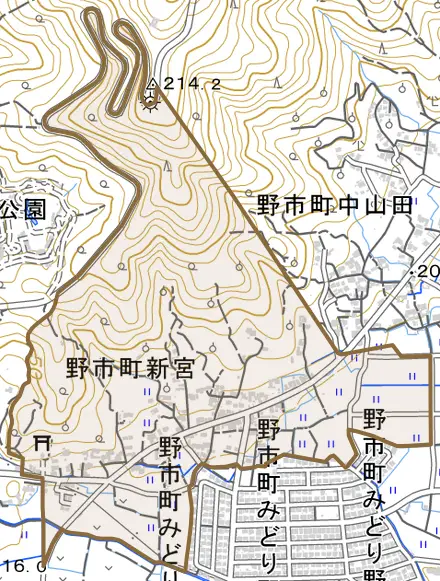 野市町新宮とその周辺の地図。町の範囲を重ねている