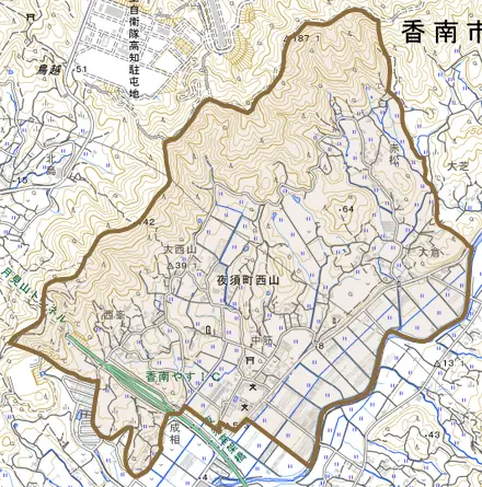 夜須町西山とその周辺の地図。町の範囲を重ねている