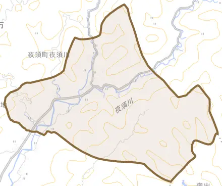 夜須町夜須川とその周辺の地図。町の範囲を重ねている