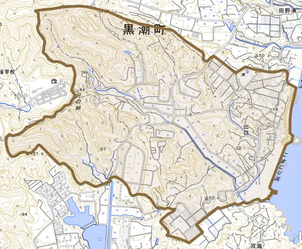 出口とその周辺の地図。町の範囲を重ねている