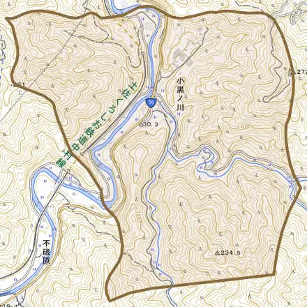 小黒ノ川とその周辺の地図。町の範囲を重ねている