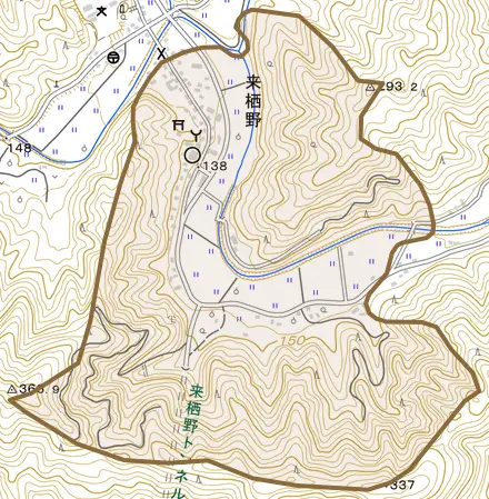 大字来栖野とその周辺の地図。町の範囲を重ねている