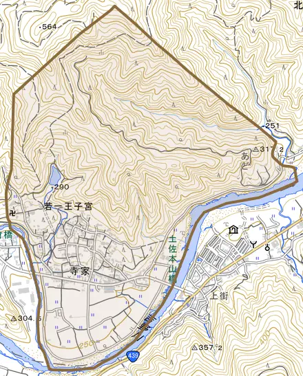 寺家とその周辺の地図。町の範囲を重ねている