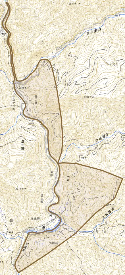 七戸とその周辺の地図。町の範囲を重ねている