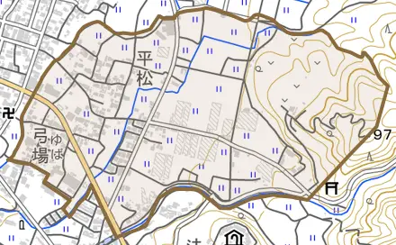 平松とその周辺の地図。町の範囲を重ねている