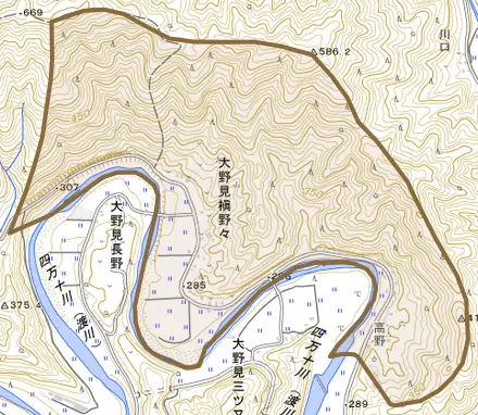 大野見槇野々とその周辺の地図。町の範囲を重ねている
