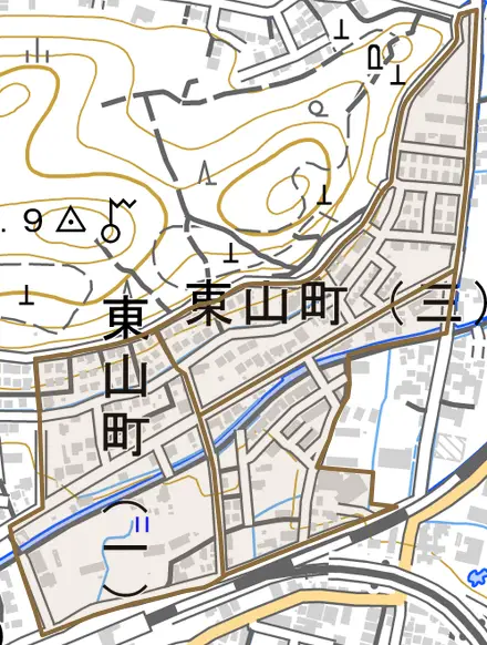 東山町とその周辺の地図。町の範囲を重ねている