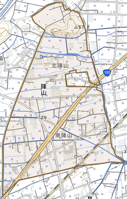 陣山とその周辺の地図。町の範囲を重ねている
