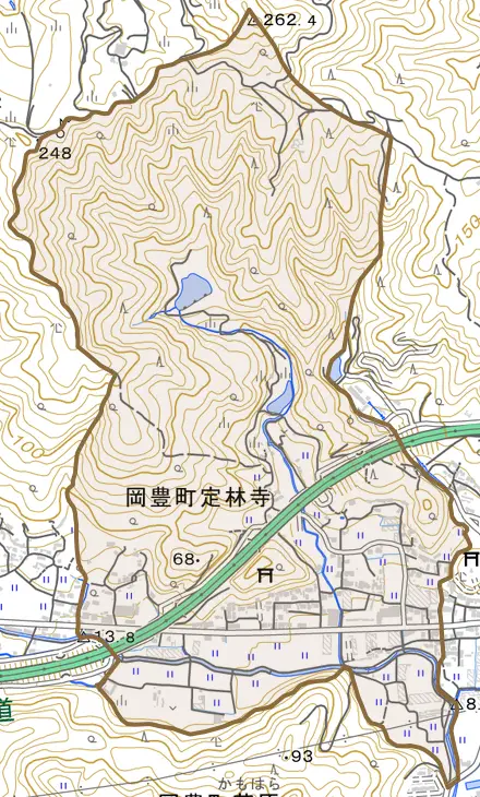岡豊町定林寺とその周辺の地図。町の範囲を重ねている