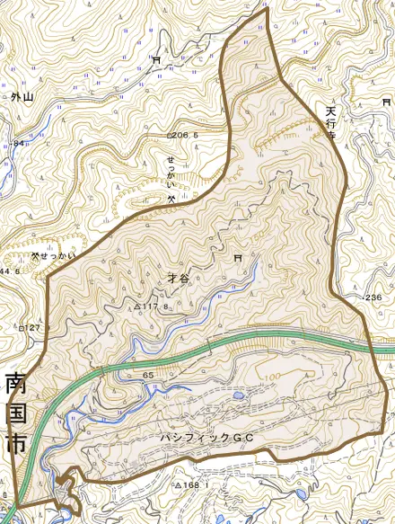 才谷とその周辺の地図。町の範囲を重ねている