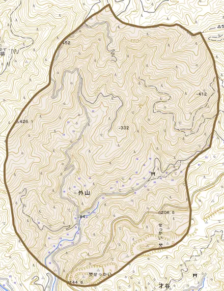 外山とその周辺の地図。町の範囲を重ねている