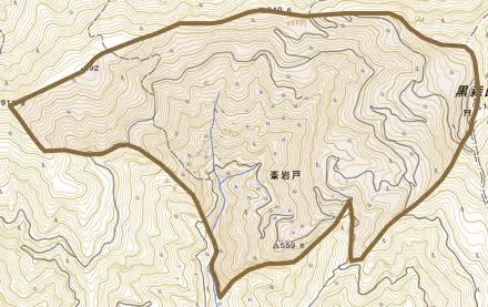 峯岩戸とその周辺の地図。町の範囲を重ねている