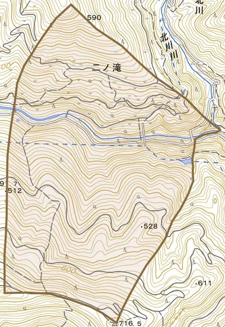 二ノ滝とその周辺の地図。町の範囲を重ねている