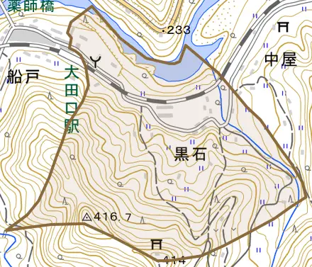 黒石とその周辺の地図。町の範囲を重ねている