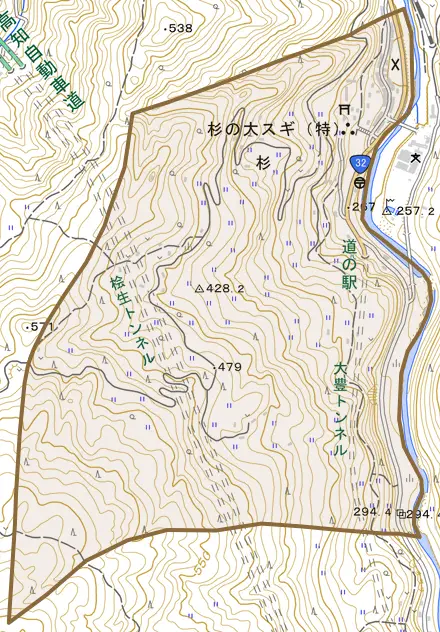 杉とその周辺の地図。町の範囲を重ねている