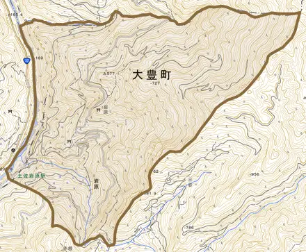 岩原とその周辺の地図。町の範囲を重ねている