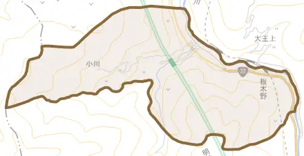 小川とその周辺の地図。町の範囲を重ねている