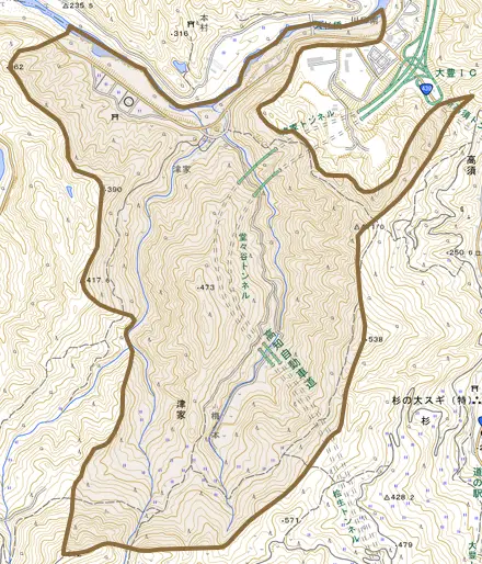 津家とその周辺の地図。町の範囲を重ねている