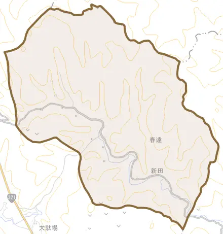 大字春遠とその周辺の地図。町の範囲を重ねている