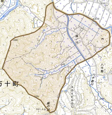 藤ノ川とその周辺の地図。町の範囲を重ねている