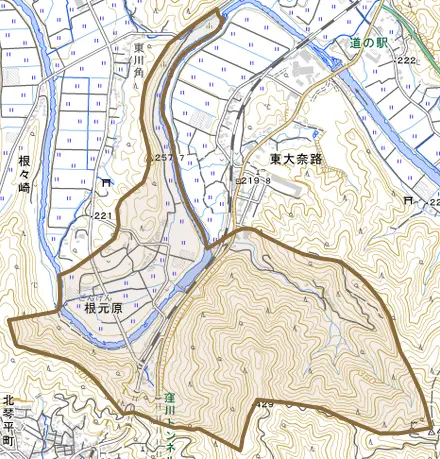根元原とその周辺の地図。町の範囲を重ねている