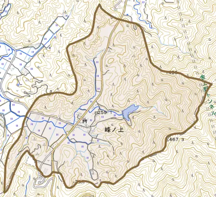 峰ノ上とその周辺の地図。町の範囲を重ねている