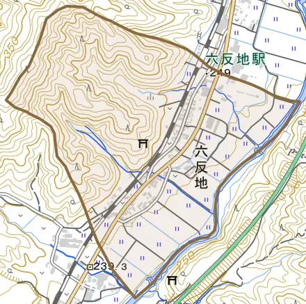 六反地とその周辺の地図。町の範囲を重ねている