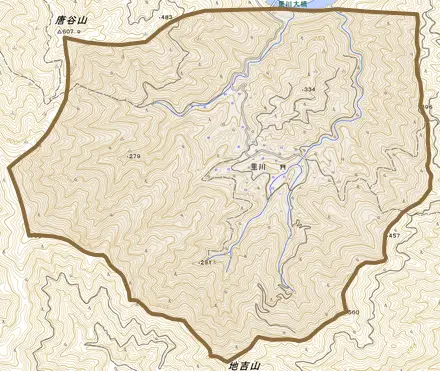 里川とその周辺の地図。町の範囲を重ねている