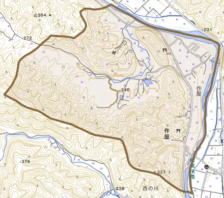 作屋とその周辺の地図。町の範囲を重ねている