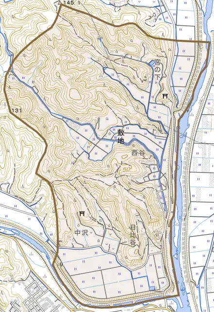 敷地とその周辺の地図。町の範囲を重ねている