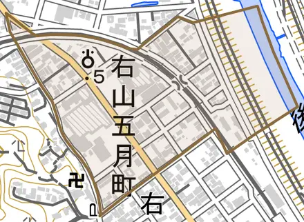 右山五月町とその周辺の地図。町の範囲を重ねている