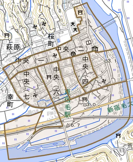 中央とその周辺の地図。町の範囲を重ねている