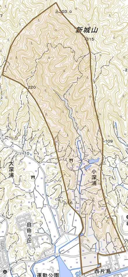 小深浦とその周辺の地図。町の範囲を重ねている
