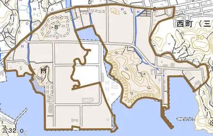 新港とその周辺の地図。町の範囲を重ねている