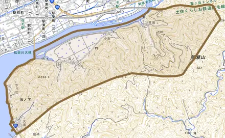 坂ノ下とその周辺の地図。町の範囲を重ねている