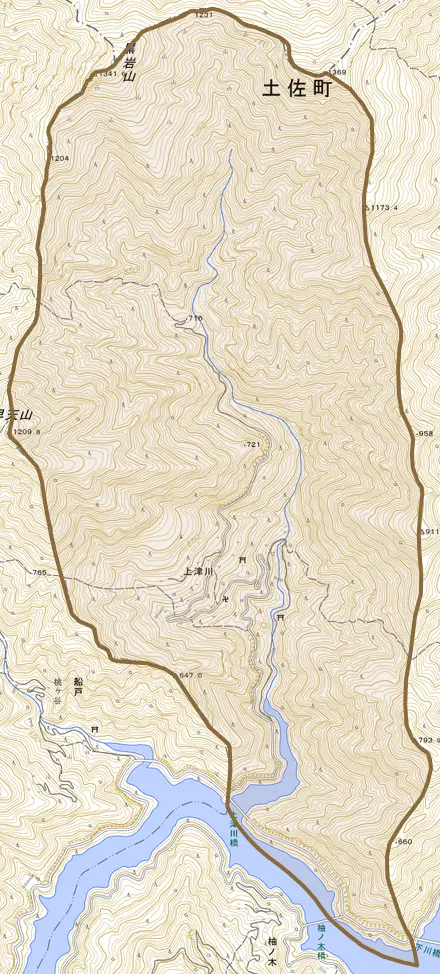 上津川とその周辺の地図。町の範囲を重ねている