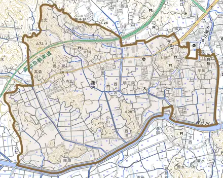 蓮池とその周辺の地図。町の範囲を重ねている